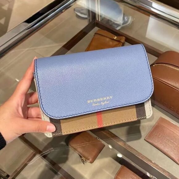 NWT Burberry Grained Calfskin House check Tartan Mix Hampshire WOC - Picture 1 of 7